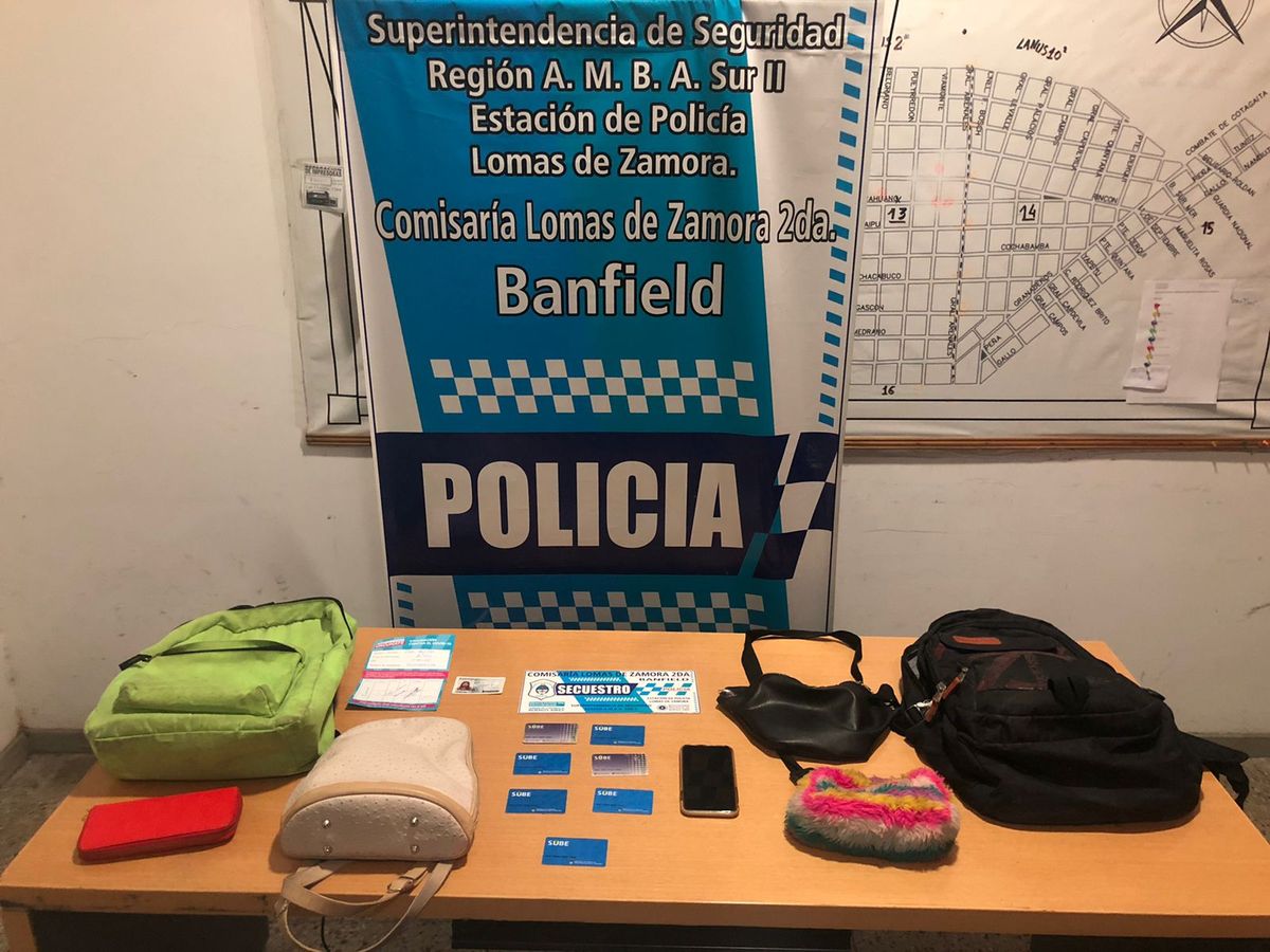 Elementos incautados en Banfield, en la casa del joven detenido por robo.