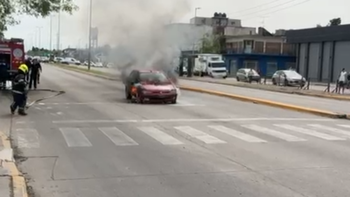 Se incendió un auto a la altura de la estación de El Jagüel