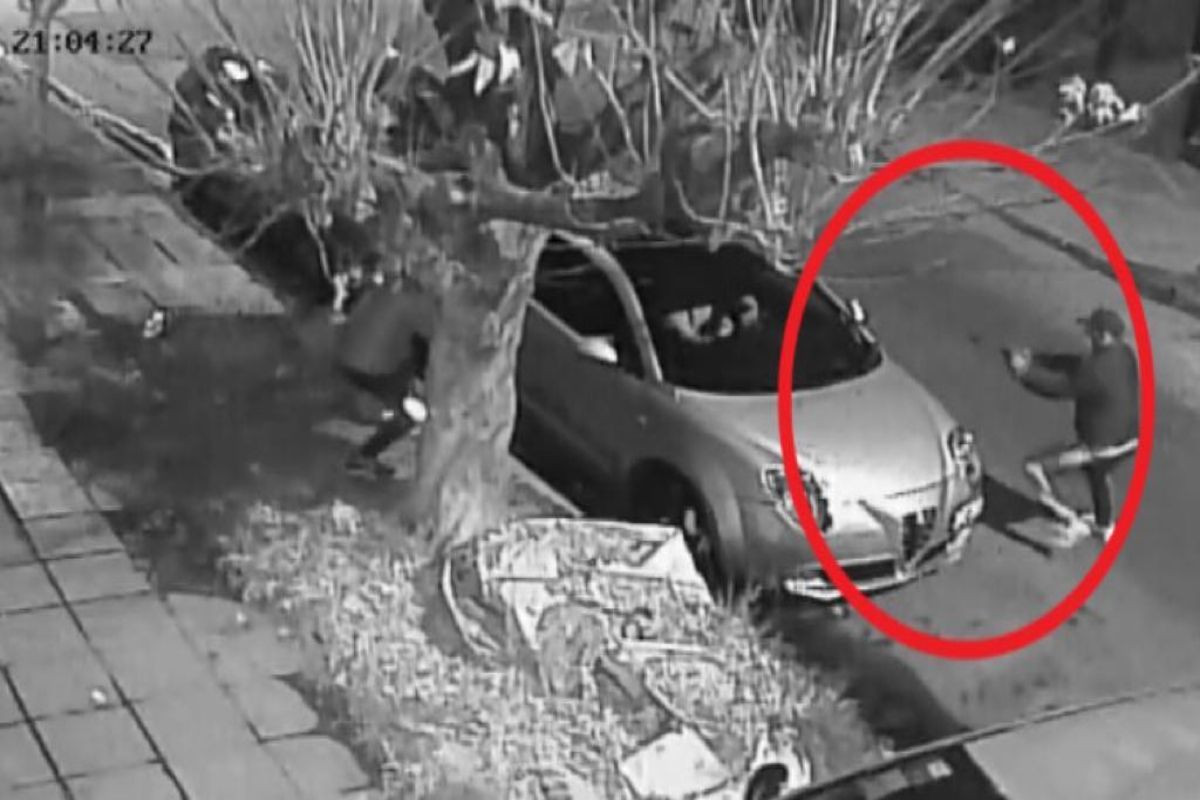 Video: así ataca una banda que roba autos en Lanús