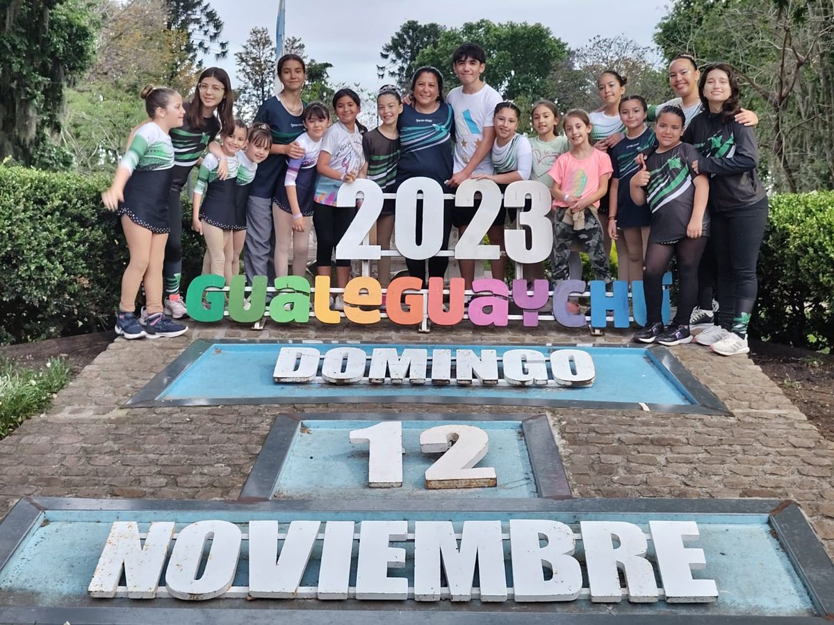 Parte de la delegación de la escuela de patín artístico de Monte Grande que participó del Open de Gualeguaychú. 