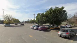 lomas: encontraron muerto a un hombre dentro de un auto en el estacionamiento de un supermercado