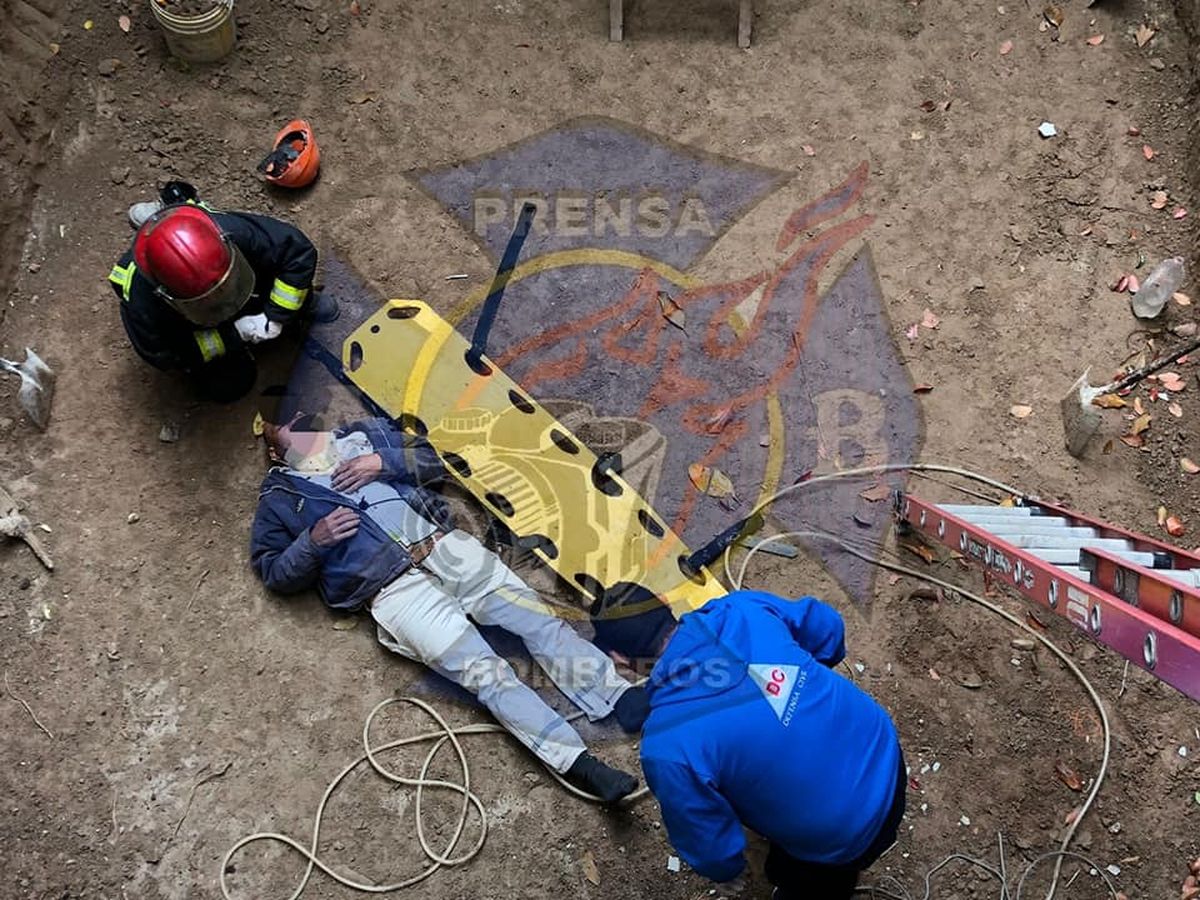 Adrogué: Dramático rescate de un hombre que cayó en una excavación profunda