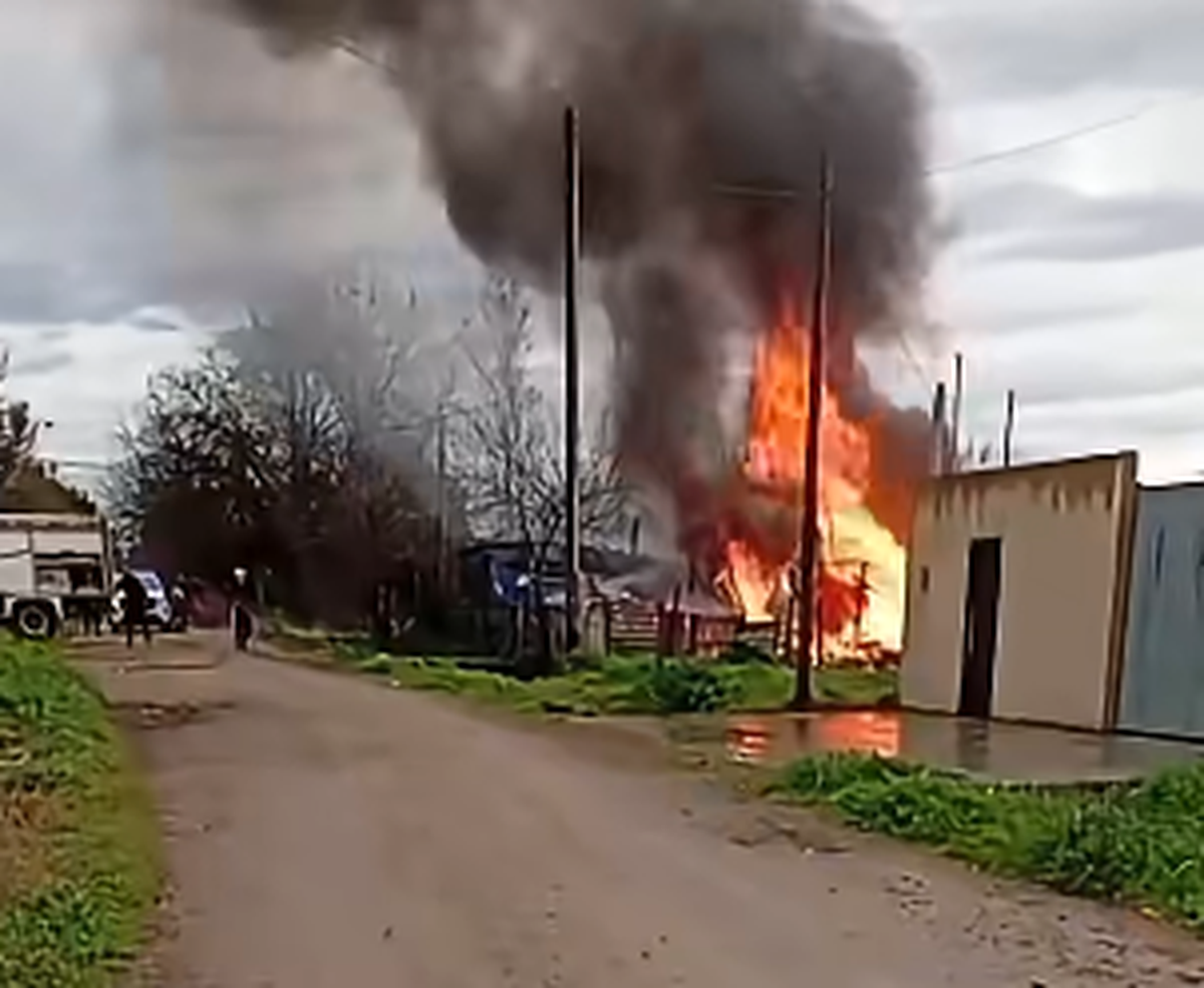El incendio ocurrió en la localidad de Spegazzini, partido de Ezeiza. El incendio ocurrió en la localidad de Spegazzini, partido de Ezeiza.