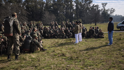 aluvion de bajas en las fuerzas armadas: el duro testimonio de dos soldados de la region