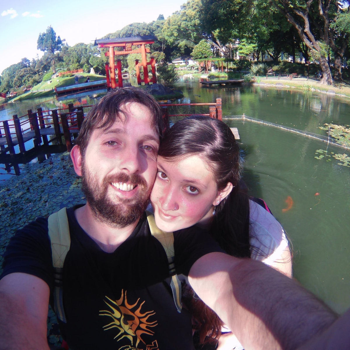 Estefanía junto a su esposo, Adrián.