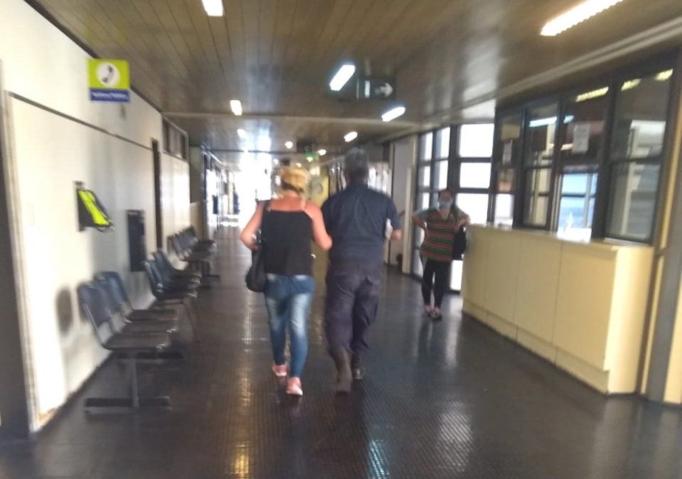 La mujer, ya a salvo en los Tribunales de Lomas de Zamora.