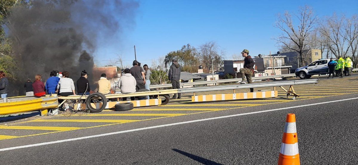 Corte sobre la autopista Ezeiza-Cañuelas