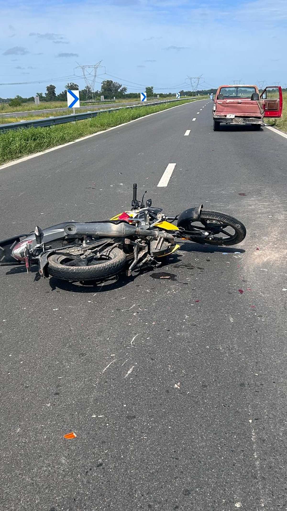 La moto quedó sobre la autopista Presidente Perón. La moto quedó sobre la autopista Presidente Perón.
