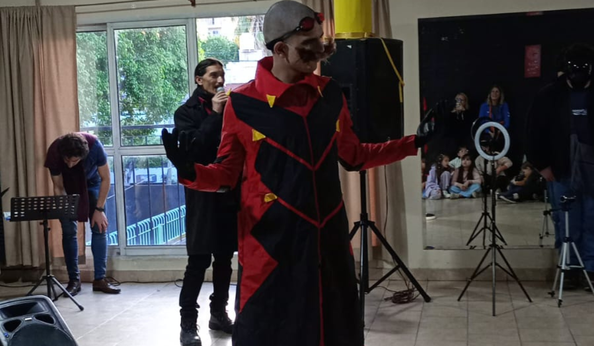 Distintos disfraces por Halloween.