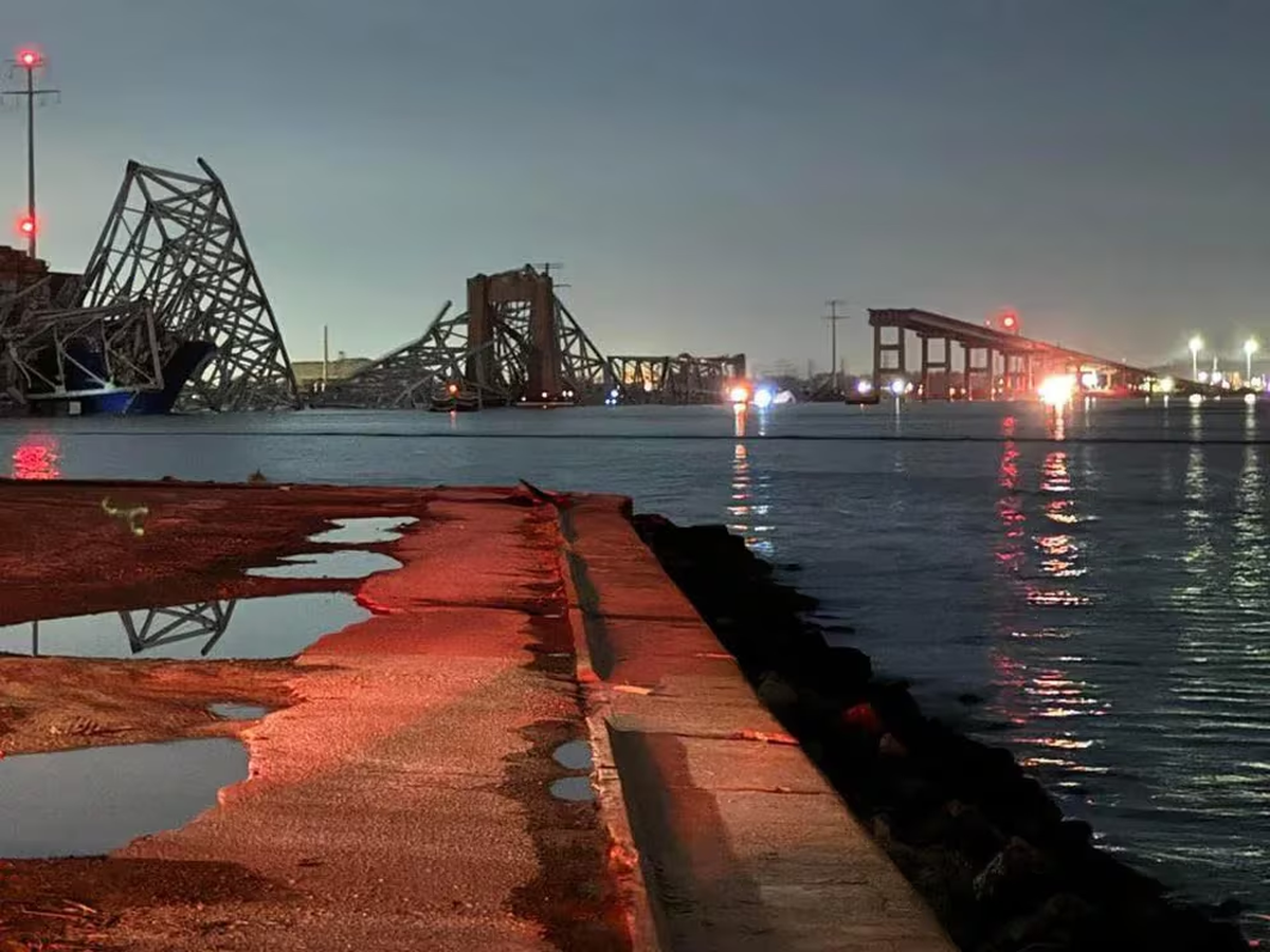 El derrumbe de un puente de Baltimor sobre el río Patapsco.