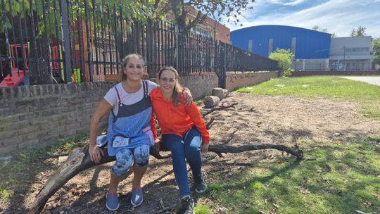 20 años, 20 historias: dos hermanas docentes de Almirante Brown que crecieron junto al barrio