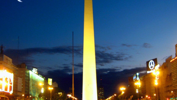 Iluminarán el Obelisco de amarillo por la lucha contra el cáncer infantil: el aporte de una voluntaria de Monte Grande