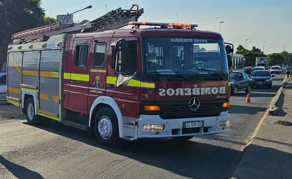 Los Bomberos de Almirante Brown colaboraron en tareas de auxilio y prevención.