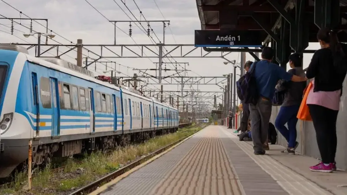 Los horarios incluyen los ramales que conectan Plaza Constitución con Ezeiza, Temperley, Bosques, Alejandro Korn y Glew. Los horarios incluyen los ramales que conectan Plaza Constitución con Ezeiza, Temperley, Bosques, Alejandro Korn y Glew.