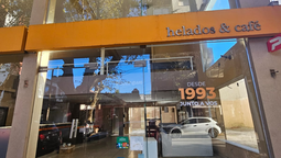 monte grande: la heladeria vaicrem cerro sus puertas