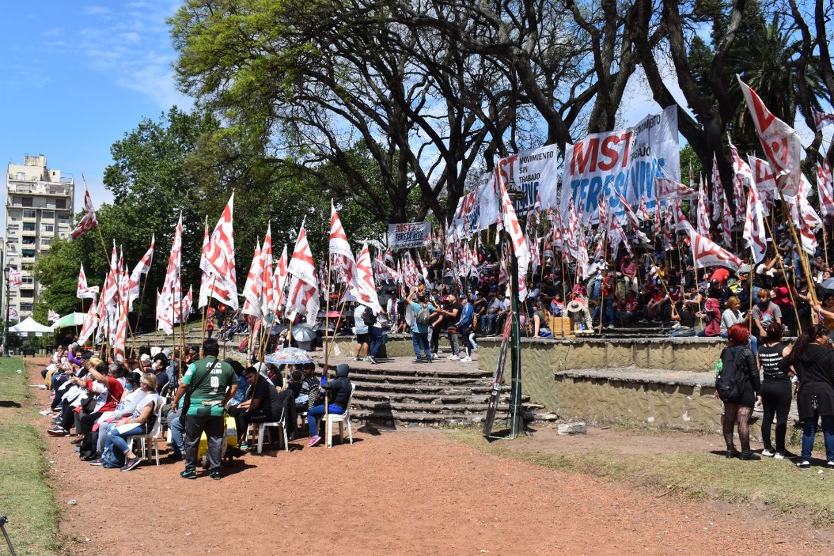 Bodart encabezó un acto de la Izquierda en Parque Lezama con referentes de barrios populares