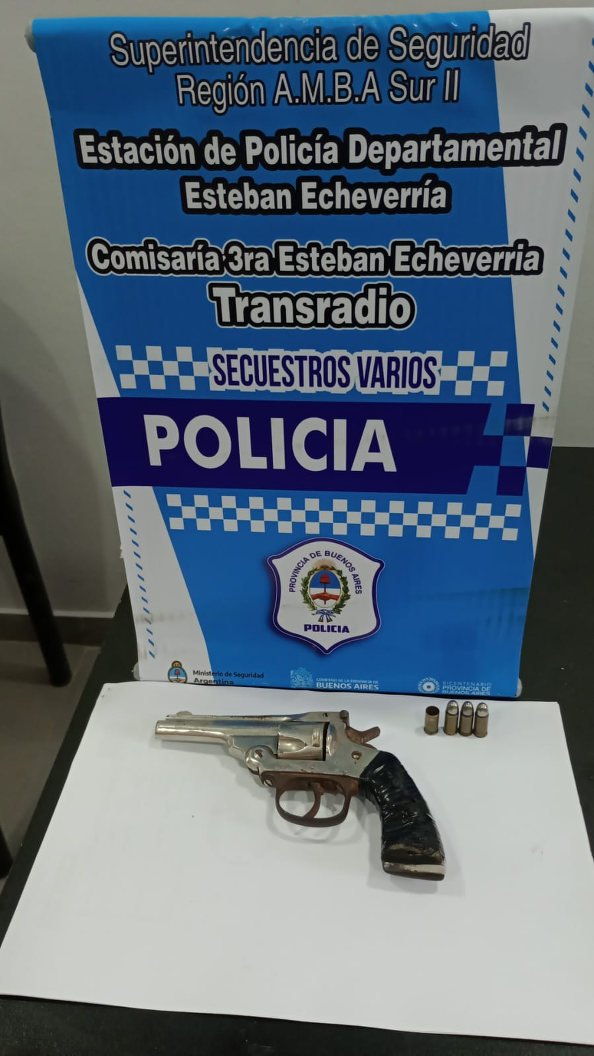 La Policía de Esteban Echeverría intentó interceptar a un joven que transitaba en una moto sin patente, hasta que sacó un arma de fuego.