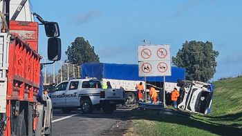 Volcó un camión en la autopista Ezeiza-Cañuelas: caos de tránsito