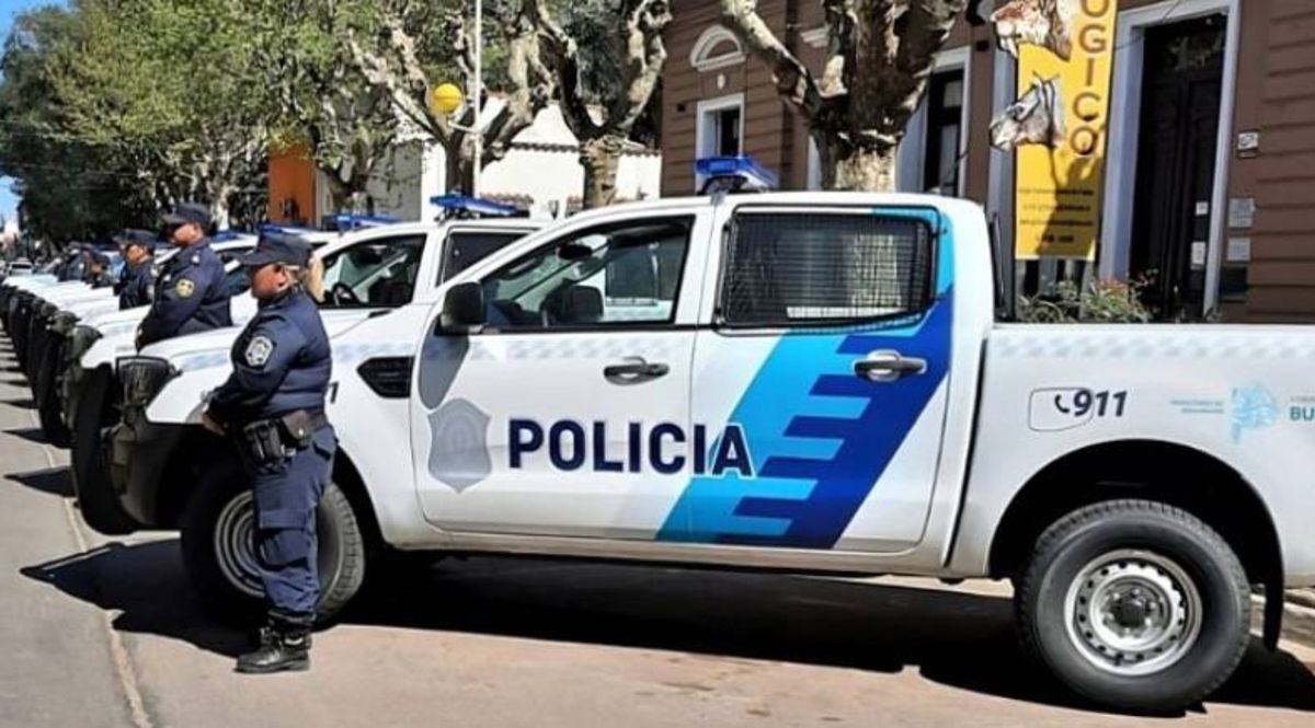 El Gobierno bonaerense oficializó aumentos salariales y nuevas compensaciones para policías y personal penitenciario con impacto en el conurbano sur. El Gobierno bonaerense oficializó aumentos salariales y nuevas compensaciones para policías y personal penitenciario con impacto en el conurbano sur.