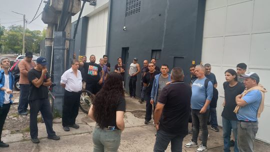 Reclamo en la empresa Guillemi Ascensores por despidos y falta de pago