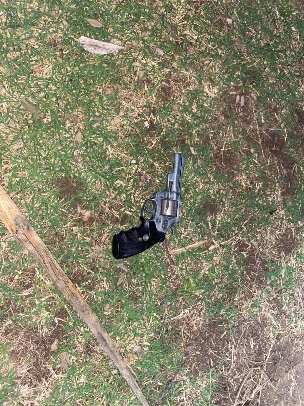El arma que habría usado el presunto delincuente en Burzaco. 