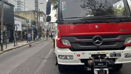 incendio en plena calle meeks: bomberos trabajaron en un comercio de temperley