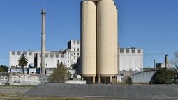 el fin de una postal historica de llavallol: demuelen la ex fabrica bieckert