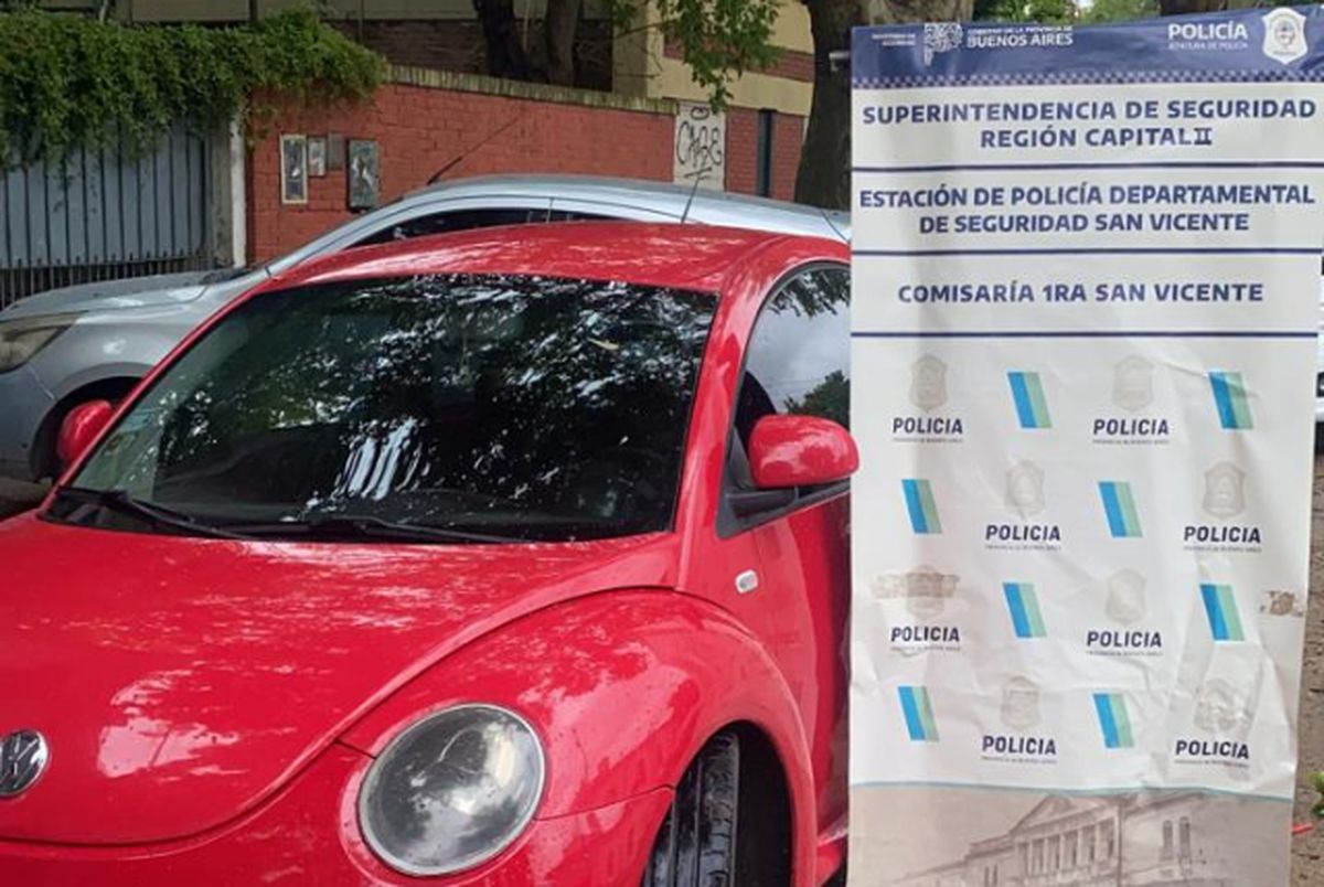 Los detuvieron en San Vicente mientras empujaban un auto adulterado Los detuvieron en San Vicente mientras empujaban un auto adulterado