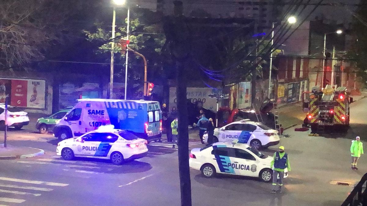 Impactante accidente: choque y vuelco en Avellaneda