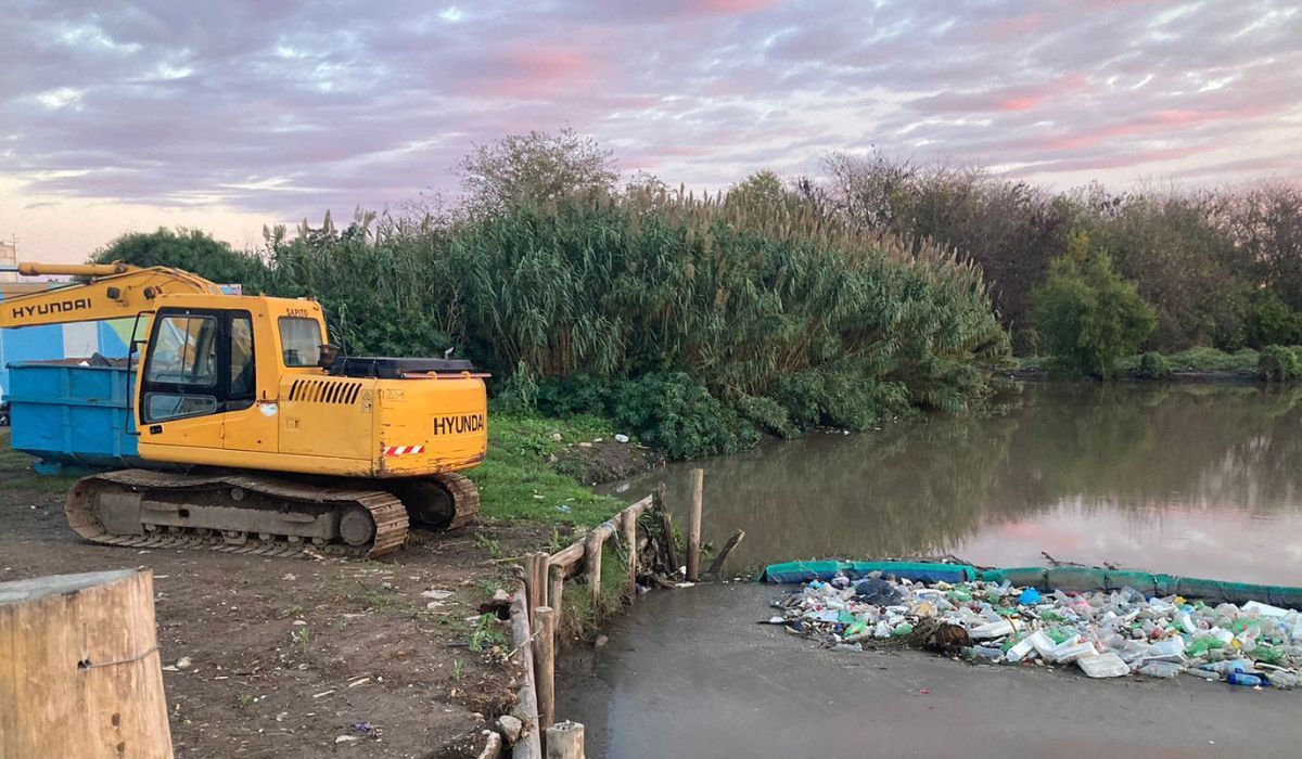Esteban Echeverría: se realizó un operativo de limpieza en el arroyo Ortega