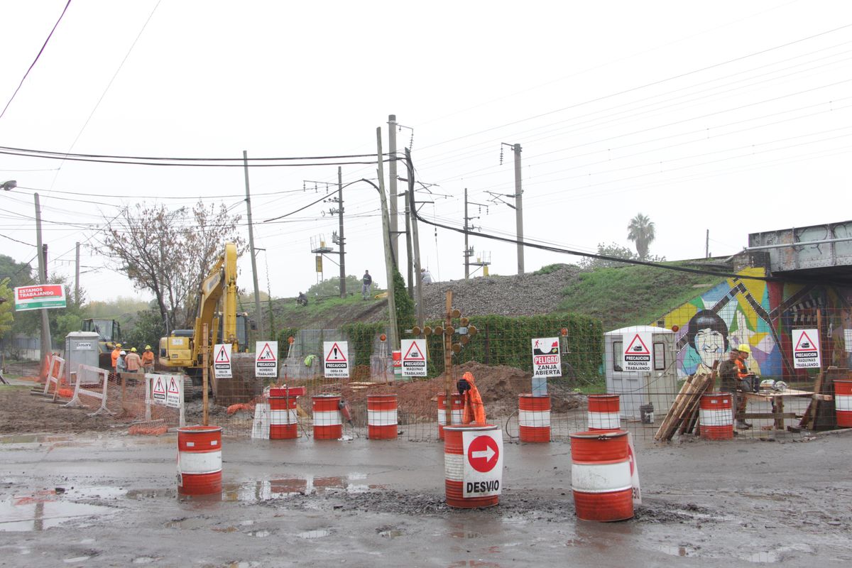 El desvío es en el paso a nivel Luis de Sarro - Teniente Benjamín Matienzo, en Esteban Echeverría.