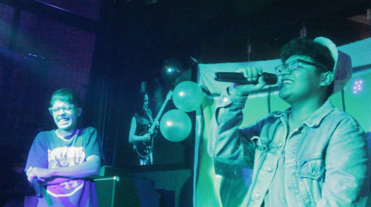 Emiunes, vecino de Ezeiza, tiene 15 años y presentó su primer álbum de música urbana, compuesto por 14 canciones.