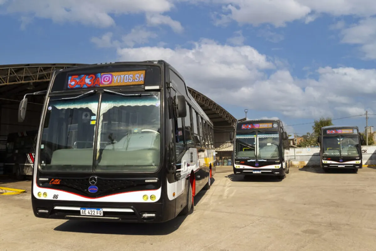 Los colectivos de última generación de la Empresa Yitos de Lomas.