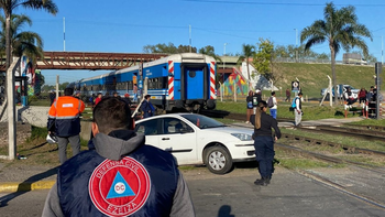 Una formación del Tren Roca arrolló a un auto en Ezeiza