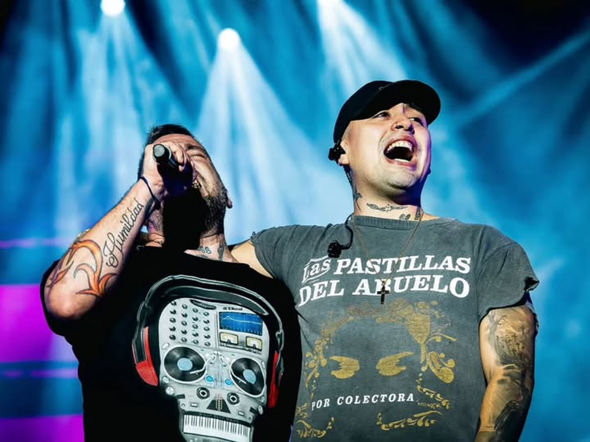Tiago PZK junto al cantante de Las Pastillas del Abuelo.