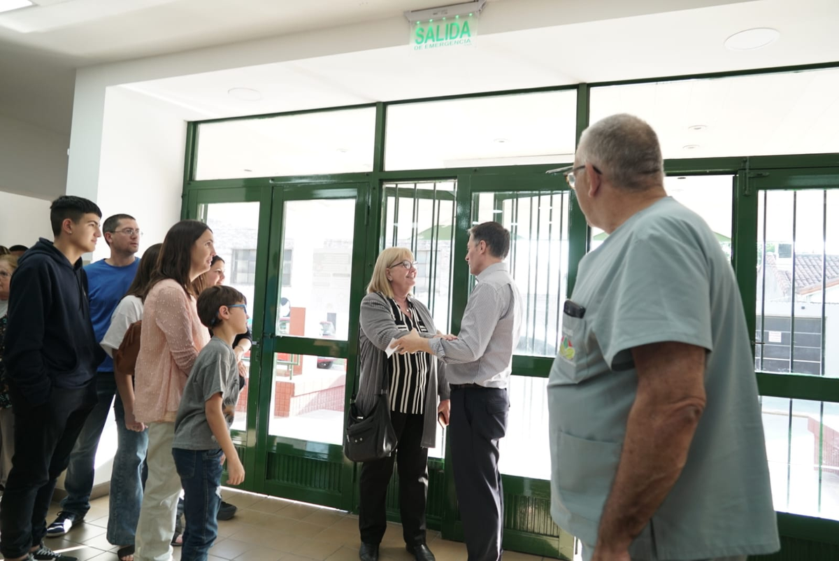 Durante el acto estuvo presente la esposa del homenajeado, Norma Hernández.
