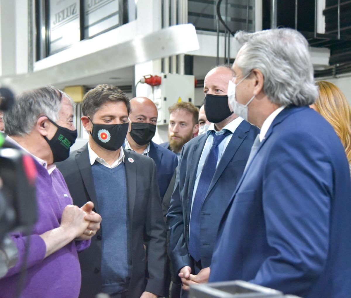 Axel Kicillof, Mart&iacute;n Insaurralde y Alberto Fern&aacute;ndez en la empresa Jeluz.