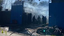 almirante brown: incendio en un deposito alcanzo a una casa en rafael calzada