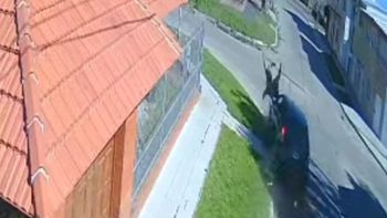Atropelló a un ciclista en Lomas y se dio a la fuga: la víctima está grave y buscan testigos