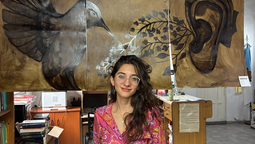 monte grande: una artista expone obras inspiradas en la hipoacusia en la biblioteca el principito