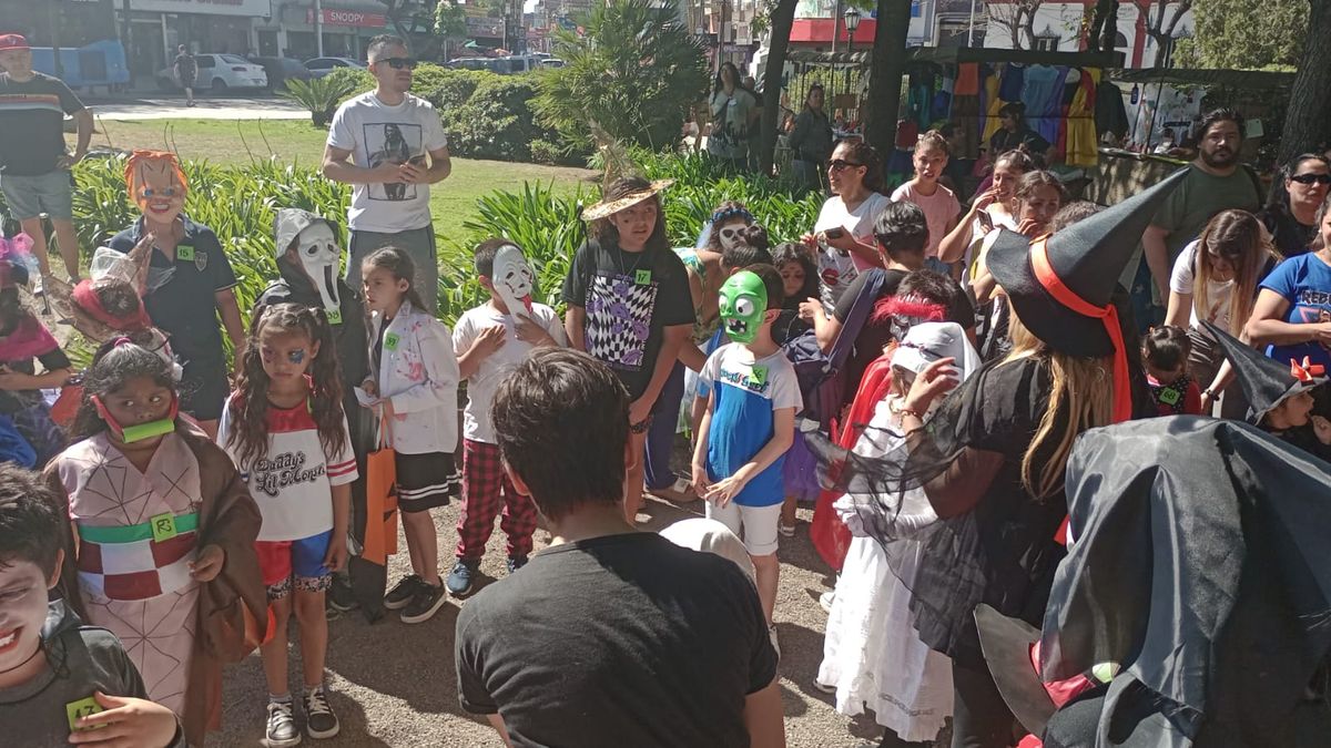 El concurso de disfraces en la Plaza de Monte Grande