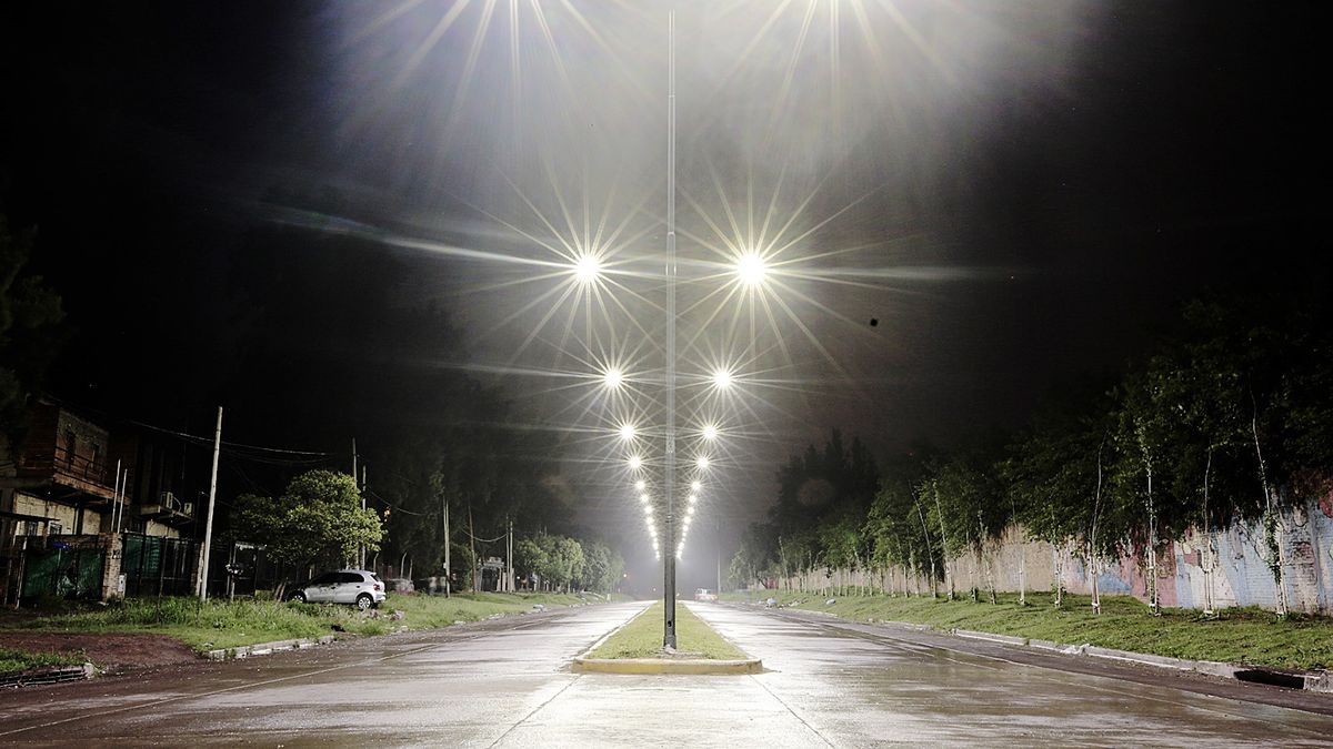 Almirante Brown instalan 9 mil luminarias led y alcanzan el 95 de