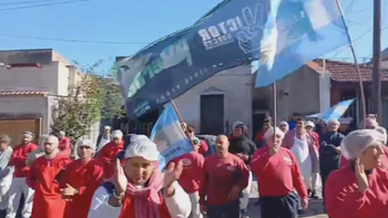 Paro en la fábrica de caramelos Lipo de Lanús: reclaman por falta de pago
