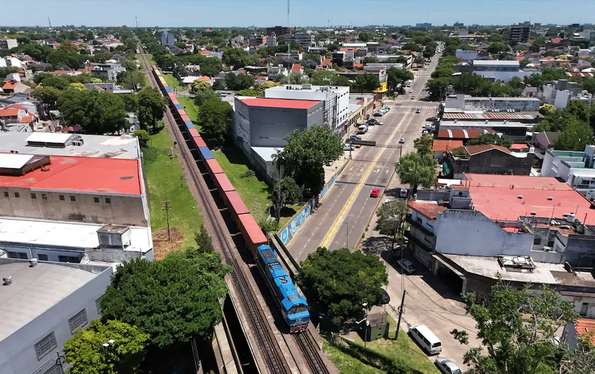 La convocatoria contempla 7.594 kilómetros de vías y la opción de compra del material rodante para los futuros concesionarios. La convocatoria contempla 7.594 kilómetros de vías y la opción de compra del material rodante para los futuros concesionarios.