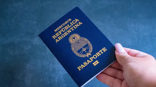 Crisis presupuestaria en EE. UU.: ¿Qué pasa con visas y pasaportes en Argentina?