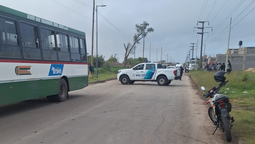 accidente fatal en glew: se cayo de la moto, lo atropello un colectivo y murio