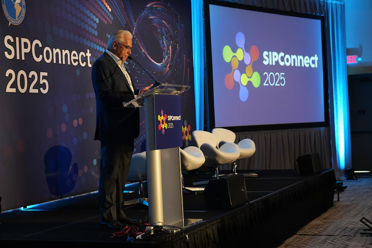 El presidente de la SIP, José Roberto Dutriz, durante el encuentro realizado en Miami.