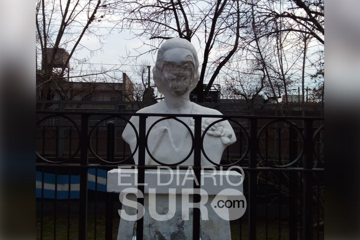 Volvieron a vandalizar el busto de Eva Perón en Luis Guillón: ahora le rompieron la cara