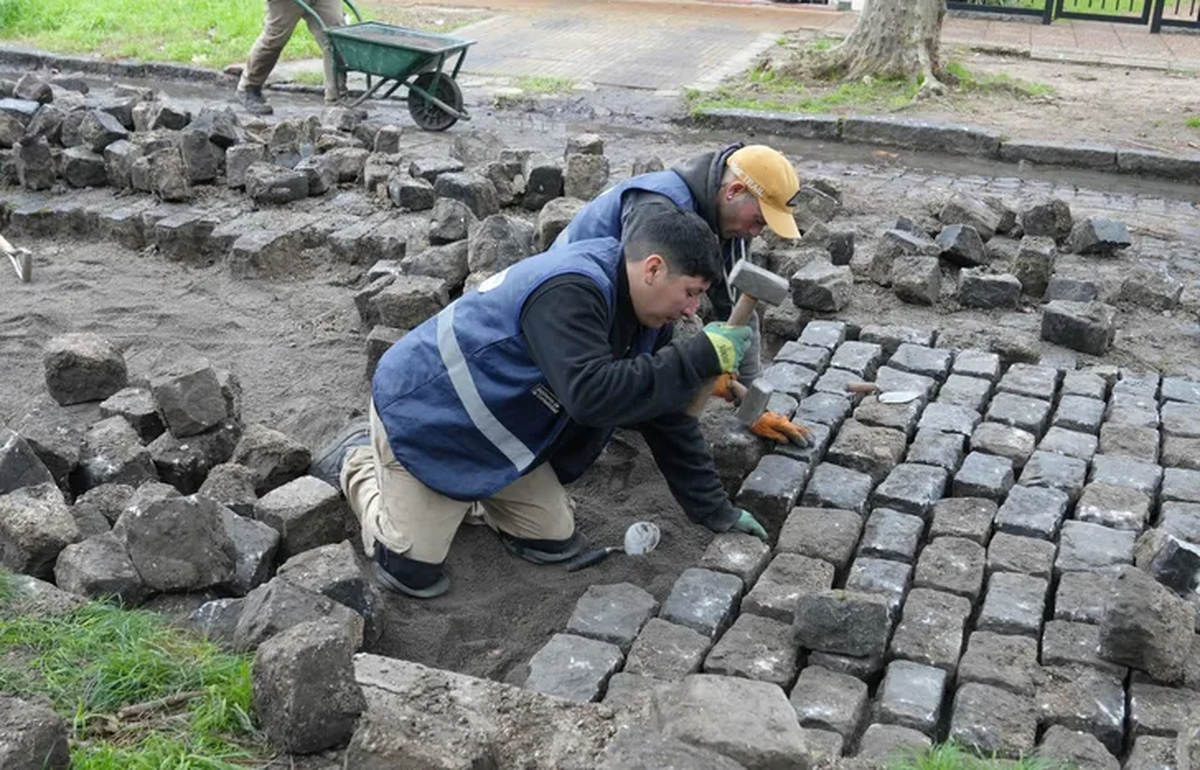 Los trabajos de reparación en calles adoquinadas de Lomas de Zamora. 