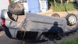 choque y vuelco en monte grande: una mujer fue trasladada al hospital